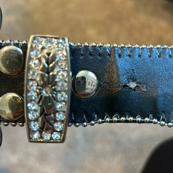 1659 black leather belt with rhinestones and fleur de lis embellishments. Large - Picture 7 of 8